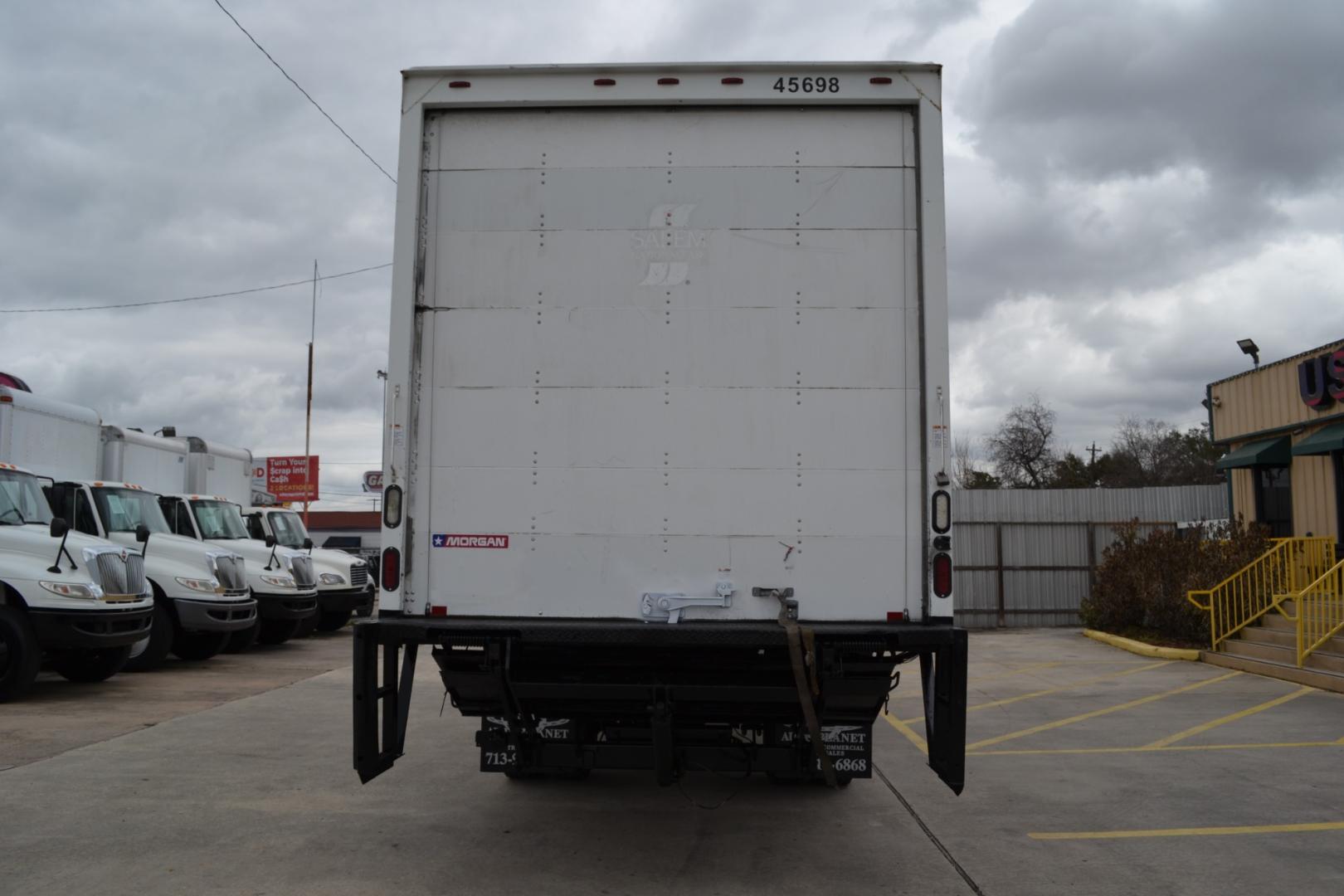 2014 WHITE /BLACK FREIGHTLINER M2-106 with an CUMMINS ISB 6.7L 240HP engine, ALLISON 2100HS AUTOMATIC transmission, located at 9172 North Fwy, Houston, TX, 77037, (713) 910-6868, 29.887470, -95.411903 - Photo#5